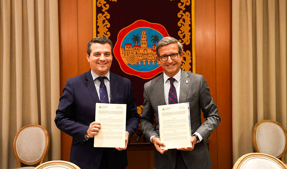 
			      El consejero de Industria, Energía y Minas, Jorge Paradela, y el presidente de la Federación Andaluza de Municipios y Provincias (FAMP) y alcalde...
			  